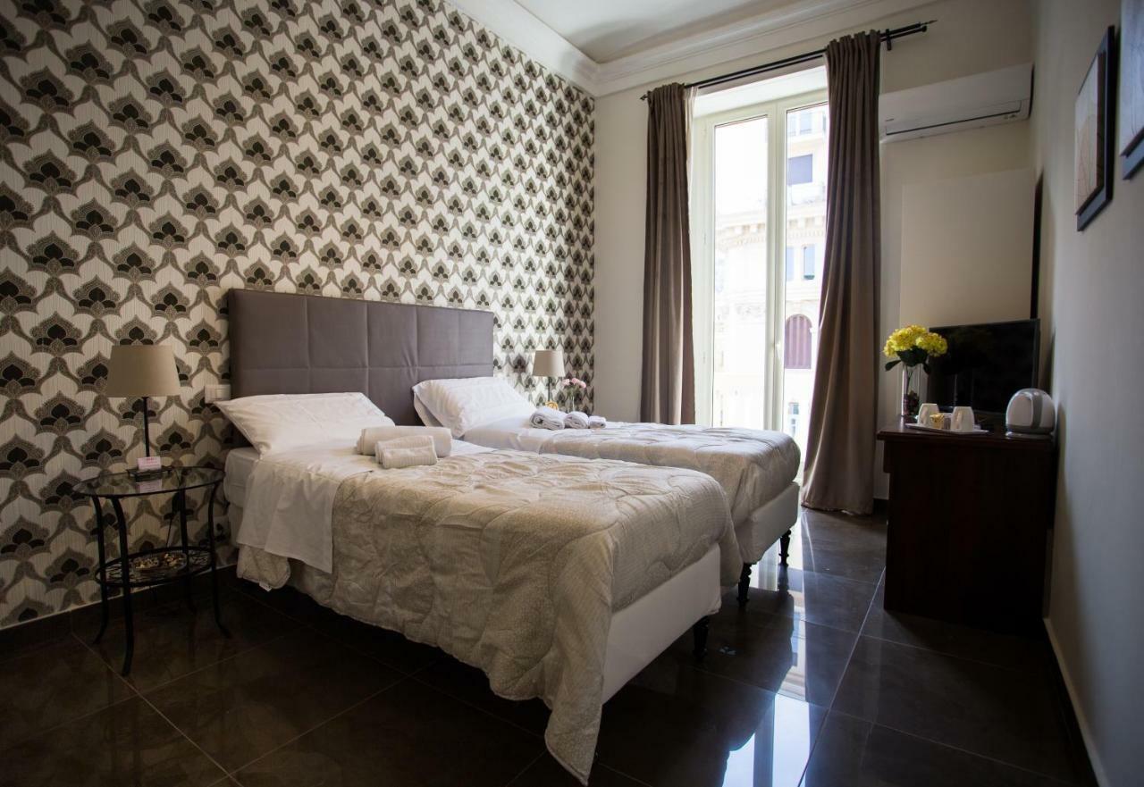 B&B Depretis19 Napoli Bagian luar foto