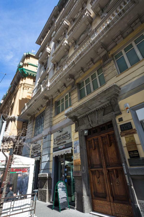 B&B Depretis19 Napoli Bagian luar foto