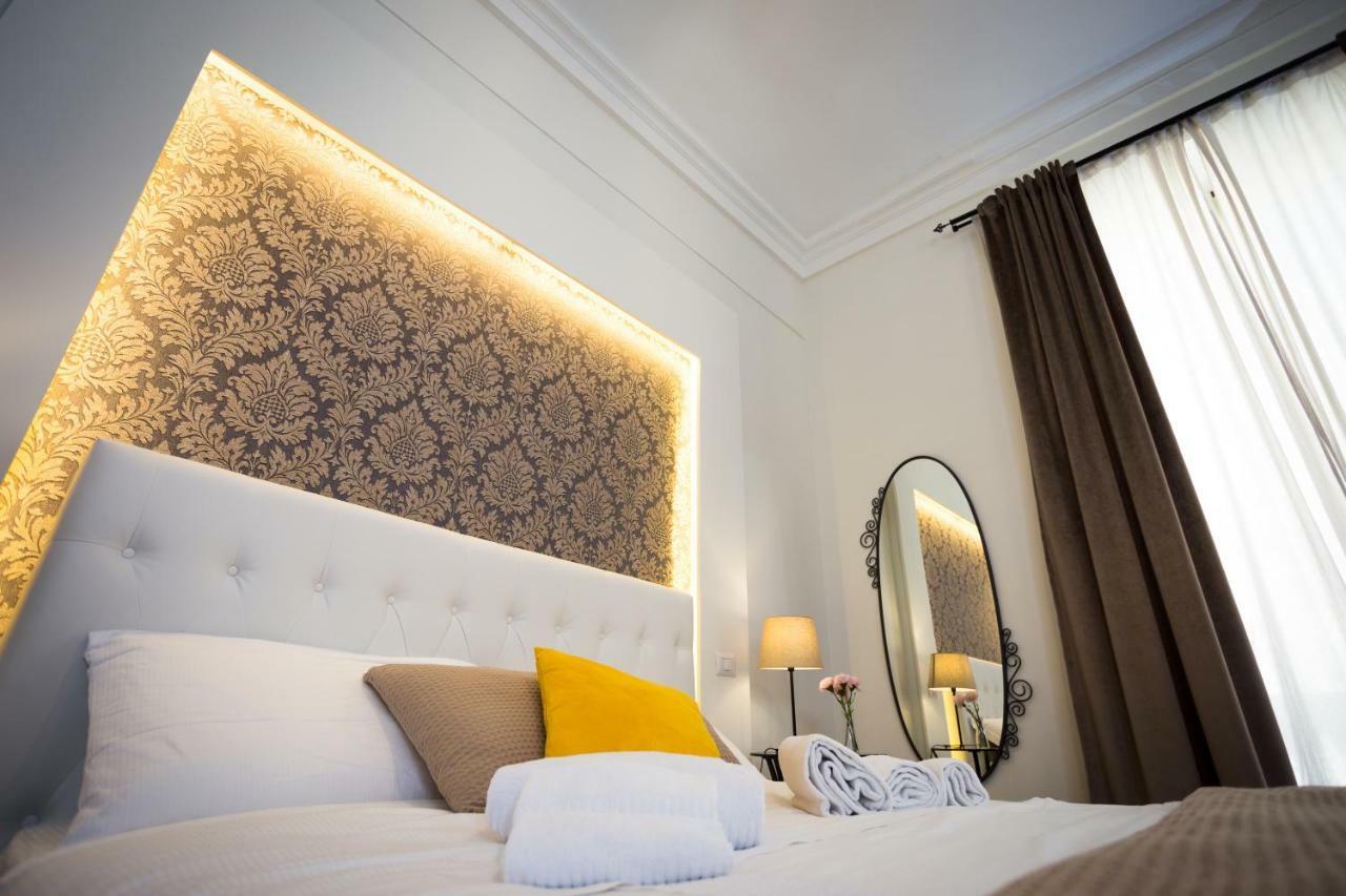 B&B Depretis19 Napoli Bagian luar foto